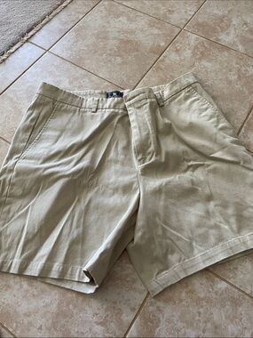 Men's Flat Front Chino Shorts in Light Khaki